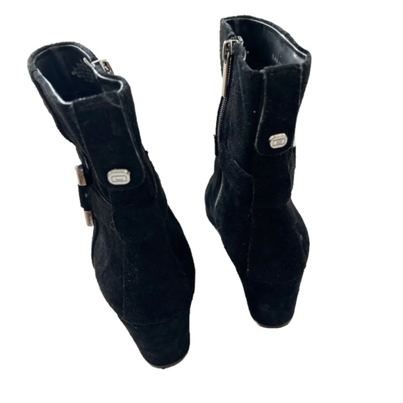 Bandolino Suede Wedge Booties in Black with Silver Hardware. Size 7 - Picture 9 of 10